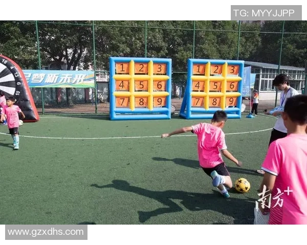 足球明星挂墙件的魅力与价值探讨让你的空间充满足球氛围